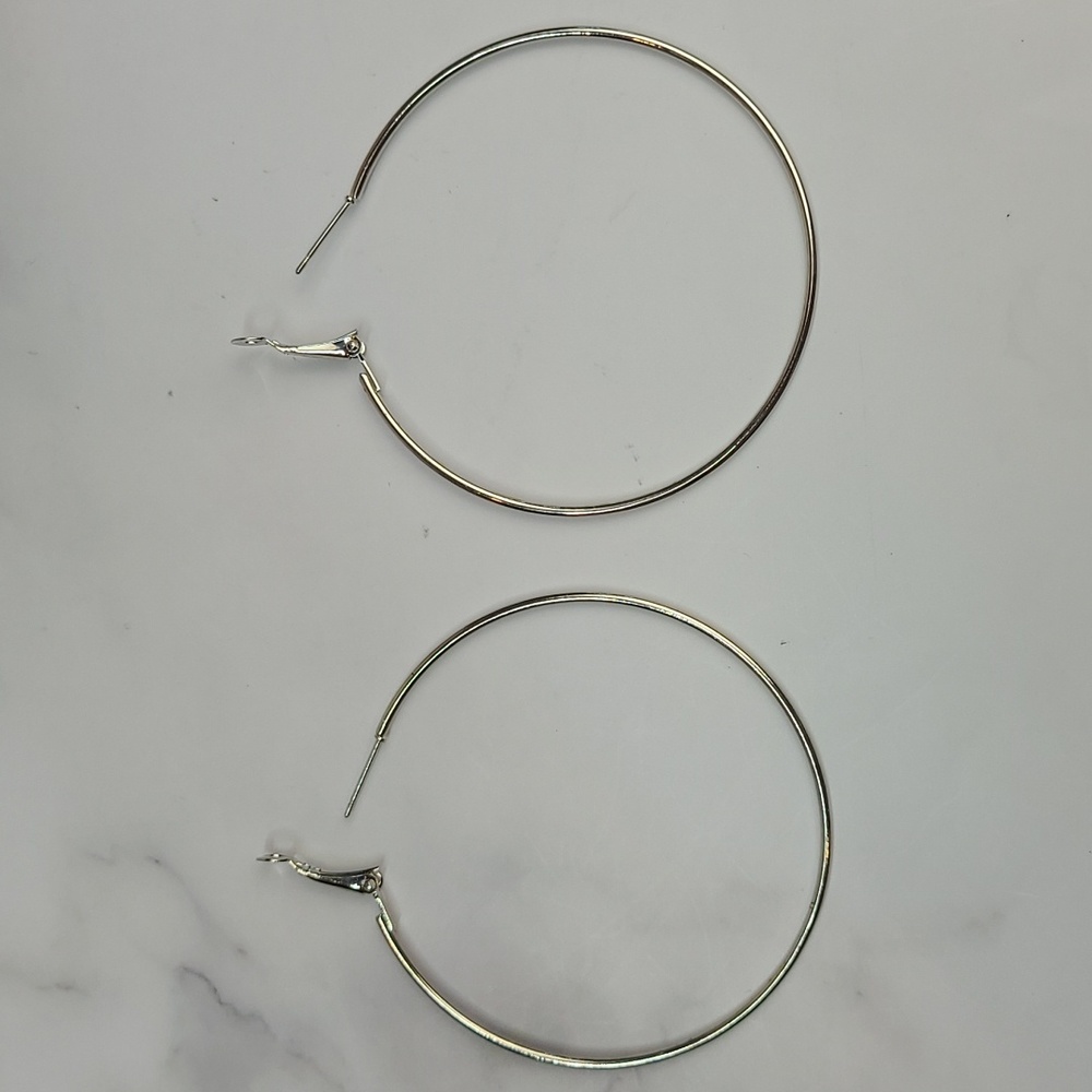 THREE PAIR LARGE PIERCED HOOP EARRINGS - Picture 4 of 8